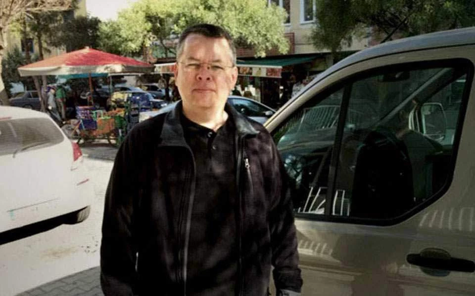 Ο Τραμπ απαιτεί να αποφυλακιστεί ο Αμερικανός πάστορας Άντριου Μπράνσον από τις αρχές της Τουρκίας